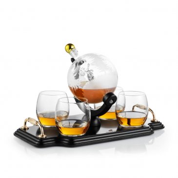 Moose Whiskey Decanter with 4 glasses & a wooden decanter stand 0.85 litre