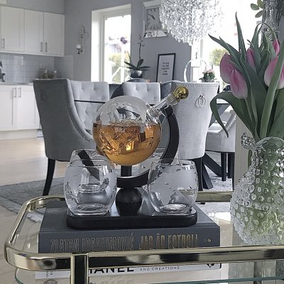 Whiskey Decanter Globe with 4 glasses & wooden base